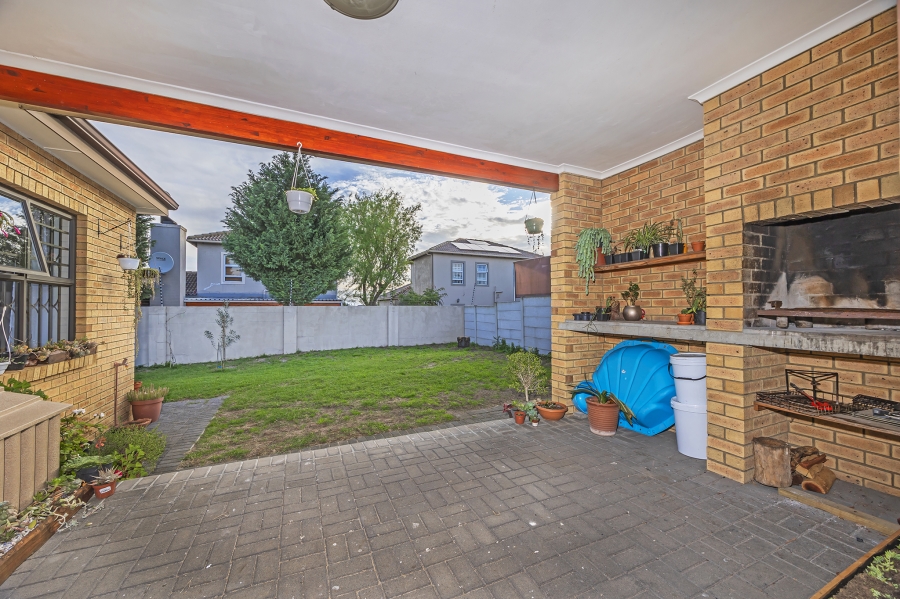 3 Bedroom Property for Sale in Jakarandas Western Cape